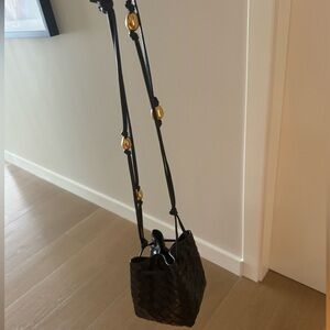 BOTTEGA VENETA 
Nappa Intrecciato Small Cross Bucket Bag Black